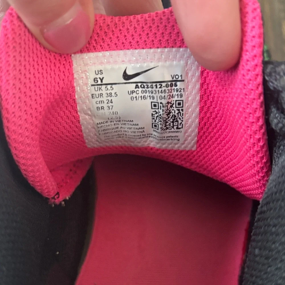 Basketball shoes - Picture 10 of 10